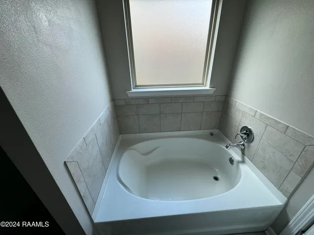 $1,895 | 104 Garden Oaks Avenue, Youngsville, LA 70592