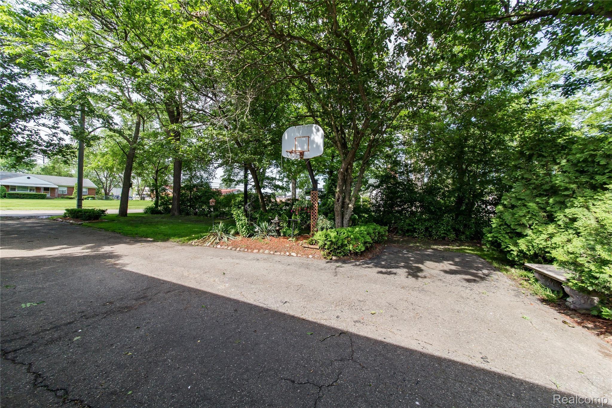 4233 Chicago Road Warren, MI 48092 - Photo 32 of 33 Chicago_4233_Side_01.jpg