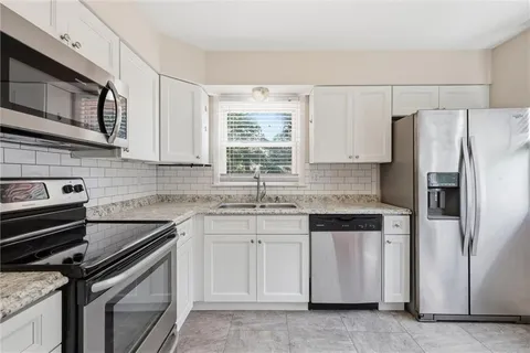 $259,999 | 605 Northwest Gibson Road, Lee's Summit, MO 64063