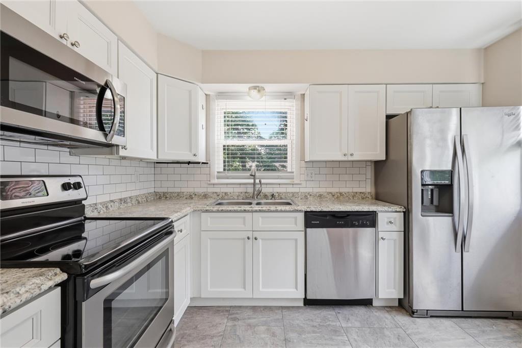 605 Northwest Gibson Road Lee's Summit, MO 64063 - Photo 10 of 26