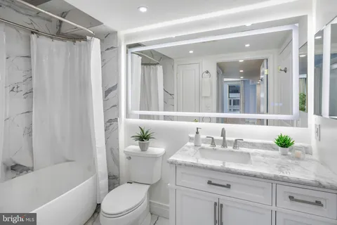 $725,000 | 915 E Street Northwest, Unit 1105, Washington, DC 20004
