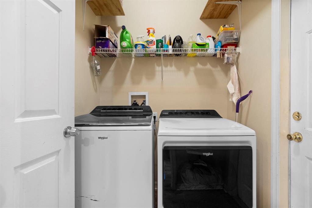 6480 Fall Street St. Cloud, FL 34771 - Photo 18 of 47 a utility room with dryer and washer