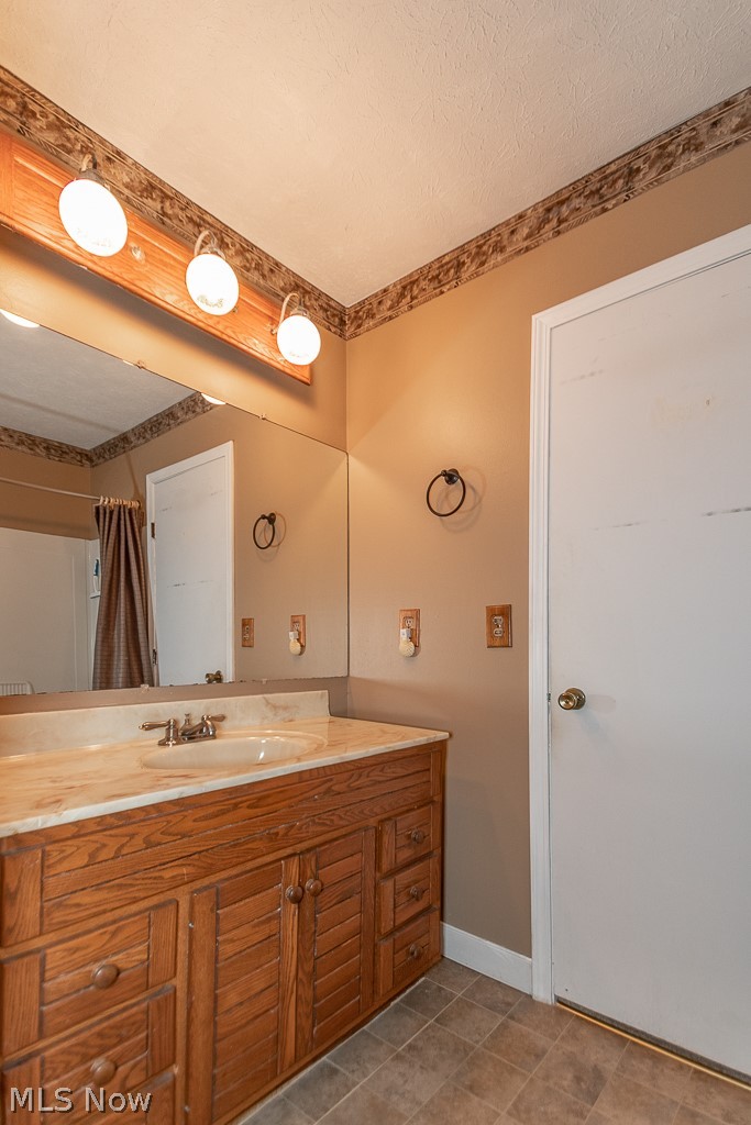 5635 Dolphin Road Mentor, OH 44060 - Photo 14 of 25 Gallery Image 14