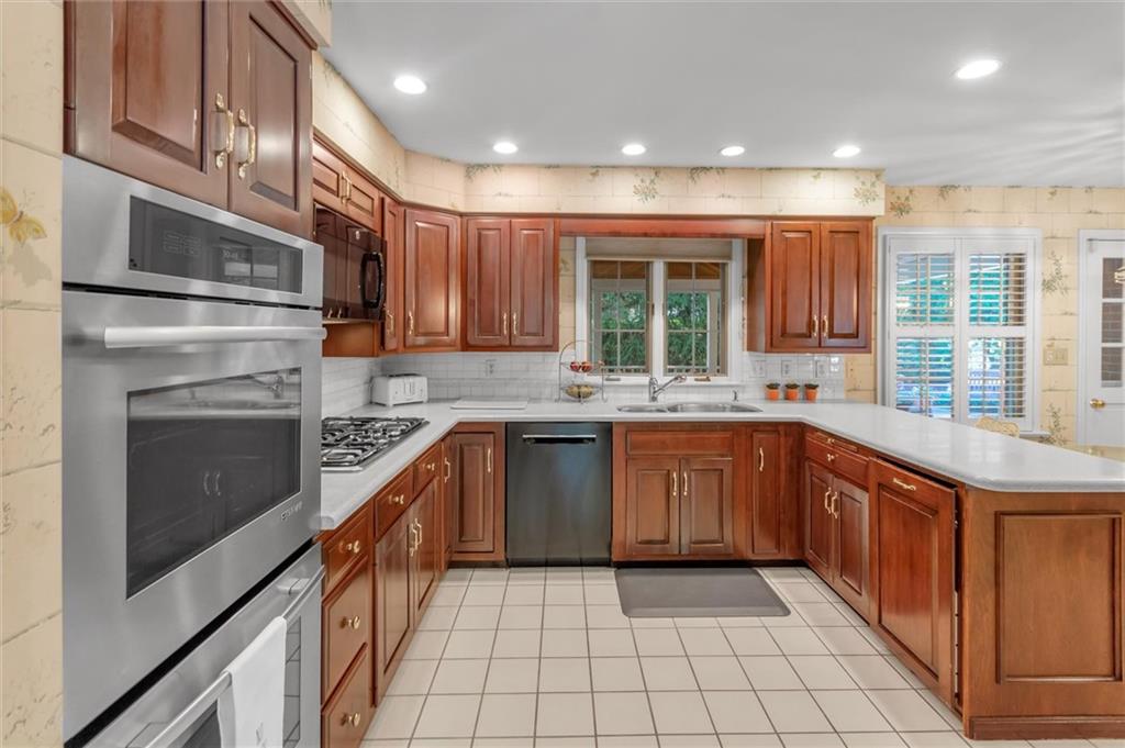 989 Osage Road Pittsburgh, PA 15243 - Photo 10 of 25 Gallery Image 10