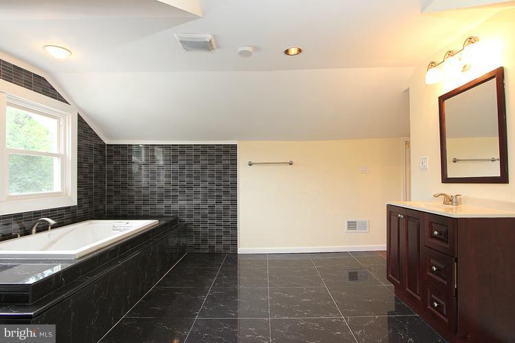 3003 26th Street Northeast Washington, DC 20018 - Photo 14 of 30 Bath