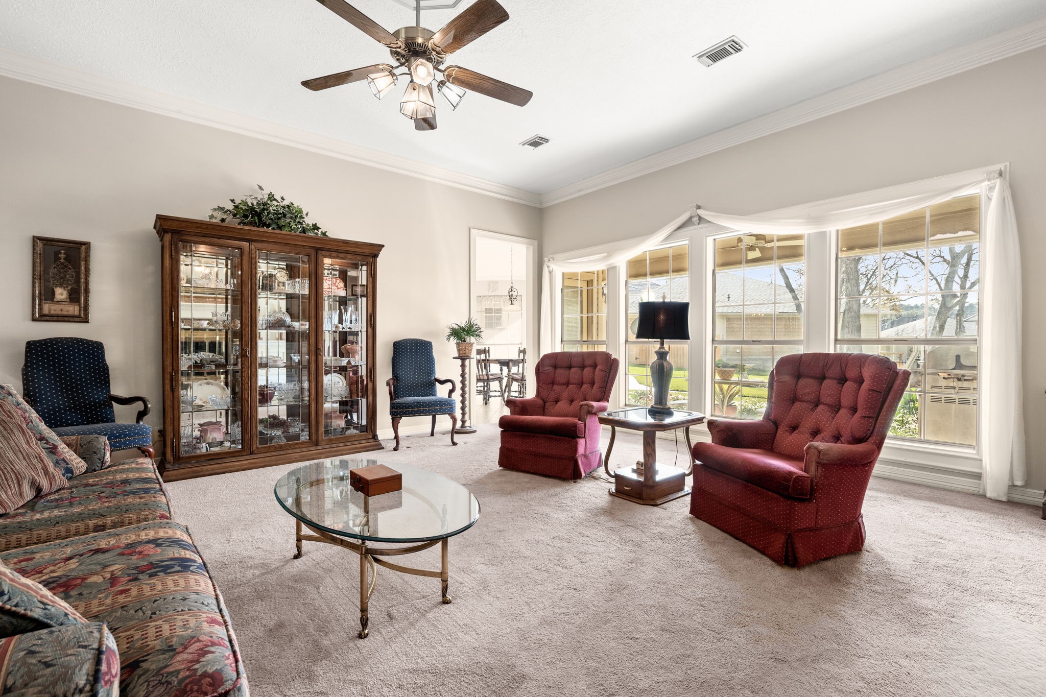 100 April Breeze Conroe, TX 77356 - Photo 12 of 40 View looking into the breakfast room and kitchen.