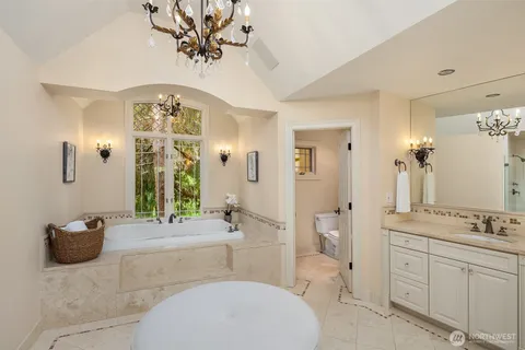 $3,998,000 | 20450 Northeast 71st Street, Redmond, WA 98053