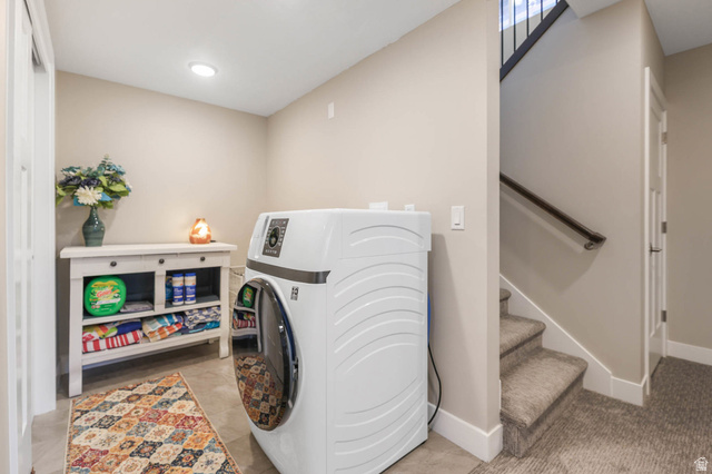 4527 North Seven Bridges Road Eden, UT 84310 - Photo 43 of 65 Laundry area featuring washer / dryer and light tile patterned flooring