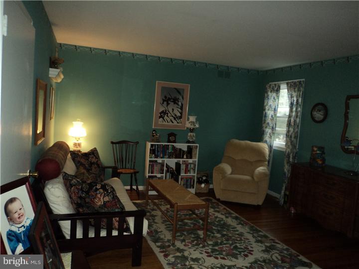 109 Cliffwood Road Philadelphia, PA 19115 - Photo 4 of 19 Gallery Image 4