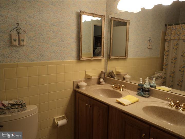 109 Cliffwood Road Philadelphia, PA 19115 - Photo 5 of 19 Gallery Image 5