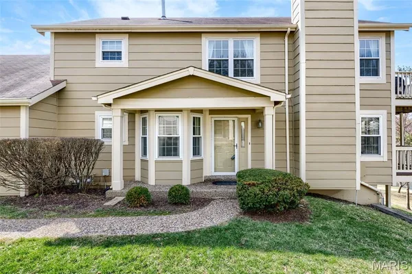 $221,500 | 3126 Autumn Trace Drive, Maryland Heights, MO 63043