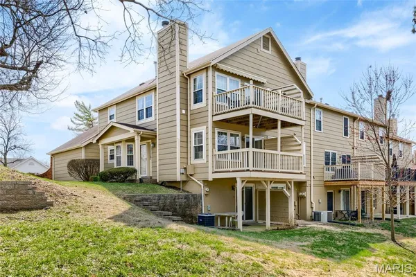 $221,500 | 3126 Autumn Trace Drive, Maryland Heights, MO 63043