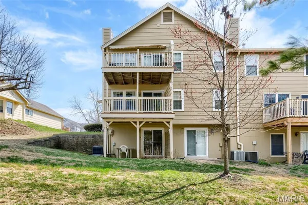 $221,500 | 3126 Autumn Trace Drive, Maryland Heights, MO 63043