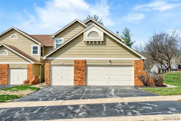 $221,500 | 3126 Autumn Trace Drive, Maryland Heights, MO 63043