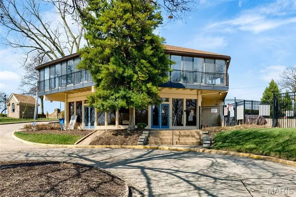 $221,500 | 3126 Autumn Trace Drive, Maryland Heights, MO 63043