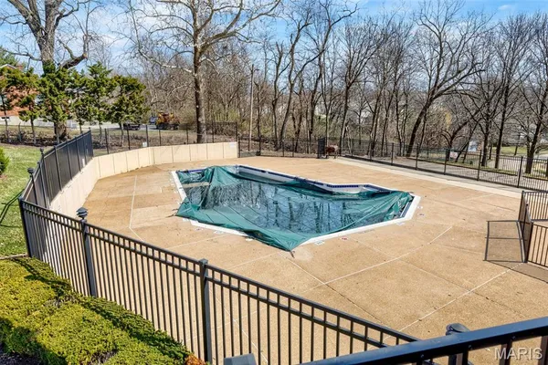 $221,500 | 3126 Autumn Trace Drive, Maryland Heights, MO 63043