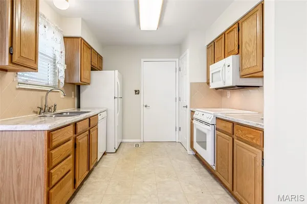$221,500 | 3126 Autumn Trace Drive, Maryland Heights, MO 63043