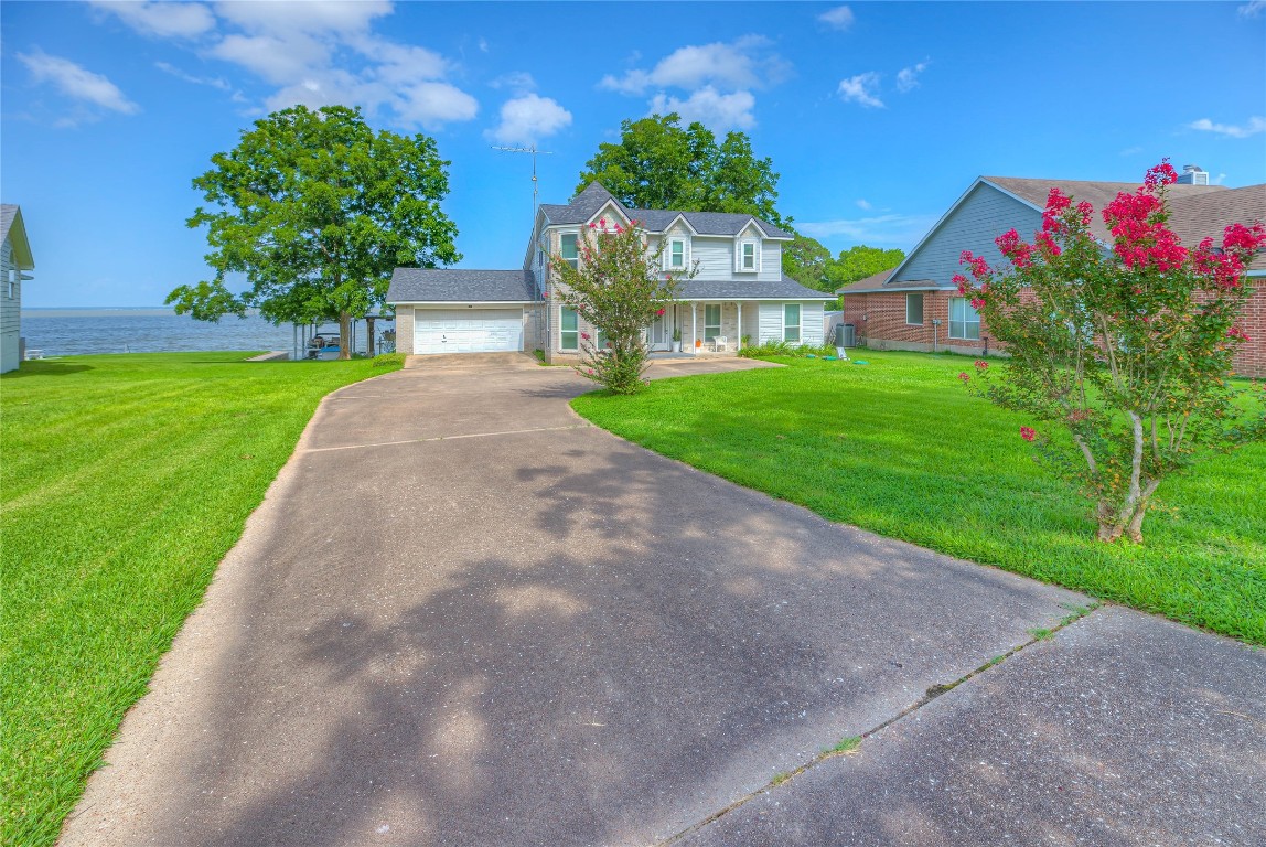 440 Lakeview Dr Loop Coldspring, TX 77331 - Photo 35 of 44 front view of house with a yard