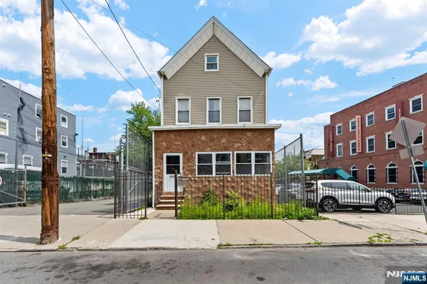 $269,900 | 15 Taylor Street, Newark, NJ 07104