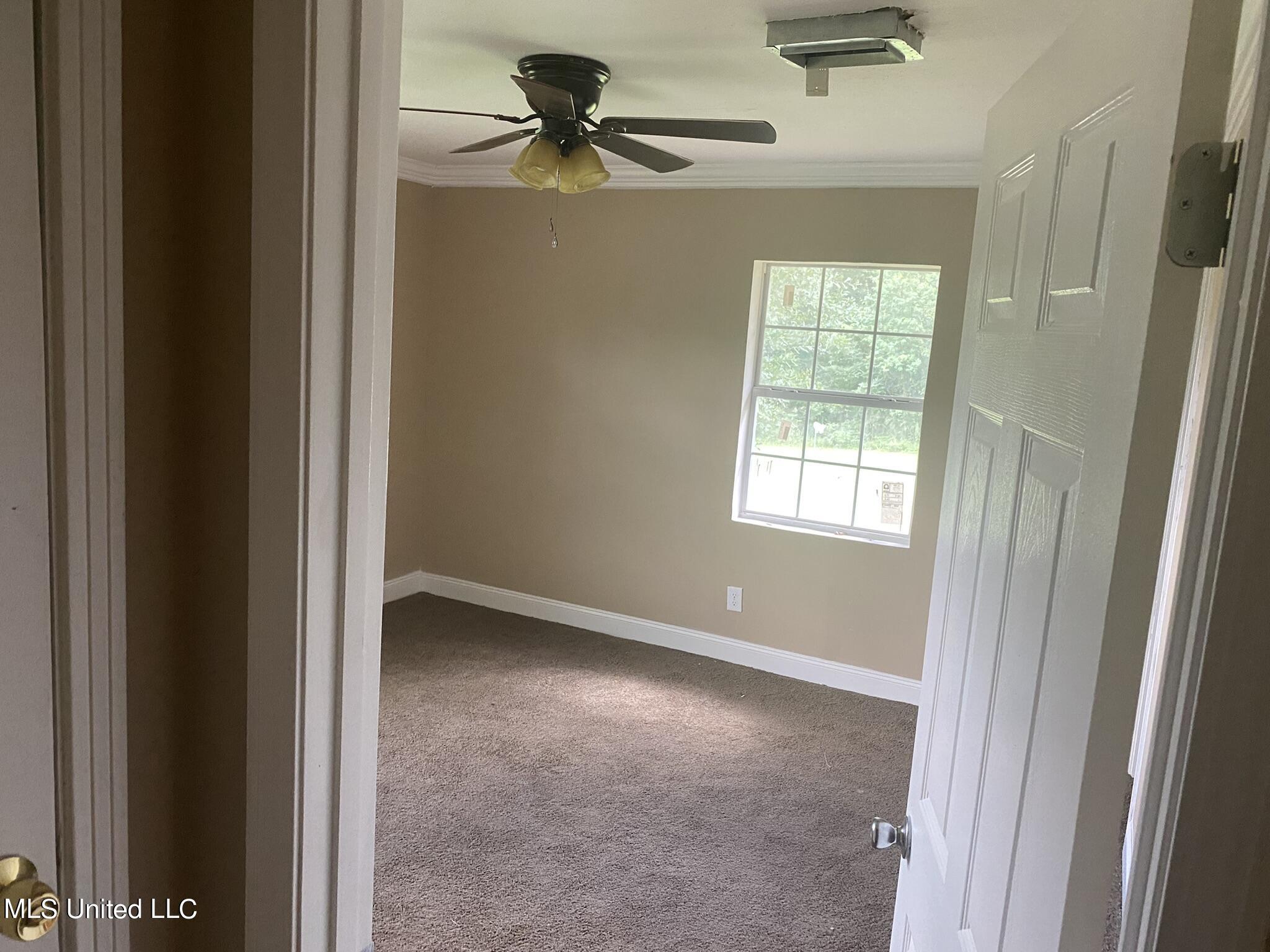1811 Raymond Road Jackson, MS 39204 - Photo 4 of 13 05E1E1AC-4F00-446B-949D-E73849FA2F7A