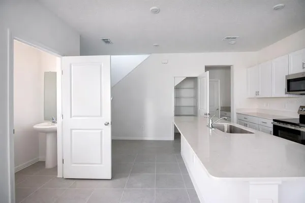 $2,300 | 3396 Lapis Lk Drive, Zephyrhills, FL 33541
