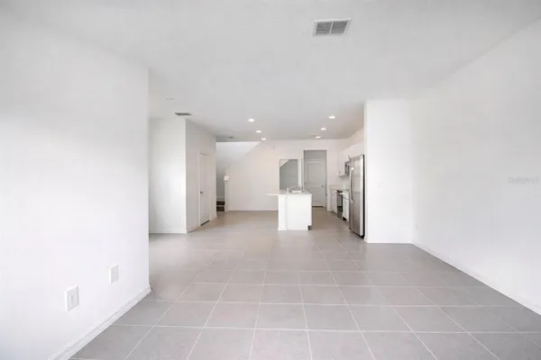 $2,300 | 3396 Lapis Lk Drive, Zephyrhills, FL 33541