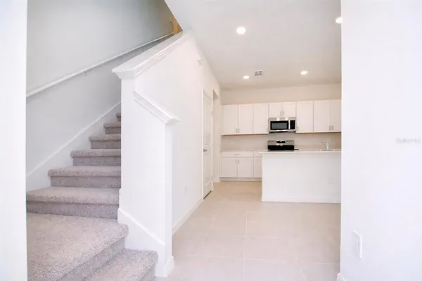 $2,300 | 3396 Lapis Lk Drive, Zephyrhills, FL 33541