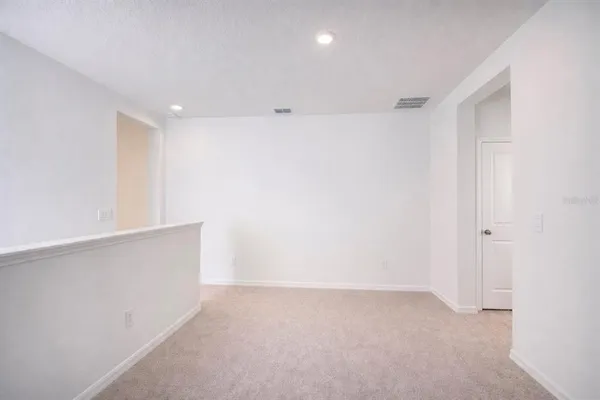 $2,300 | 3396 Lapis Lk Drive, Zephyrhills, FL 33541