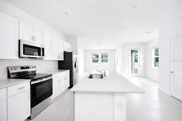 $2,300 | 3396 Lapis Lk Drive, Zephyrhills, FL 33541