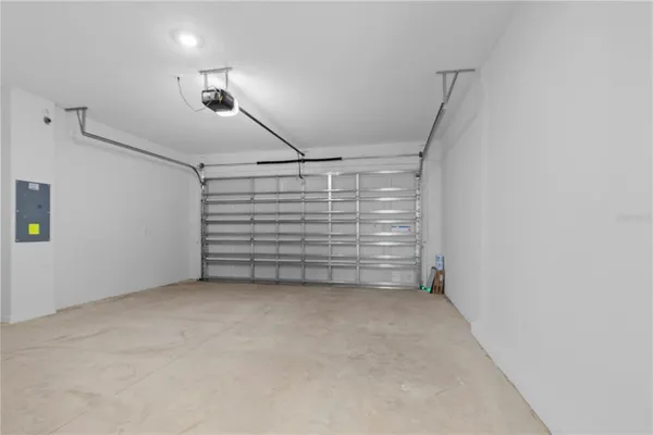 $2,300 | 3396 Lapis Lk Drive, Zephyrhills, FL 33541