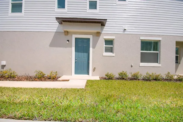 $2,300 | 3396 Lapis Lk Drive, Zephyrhills, FL 33541