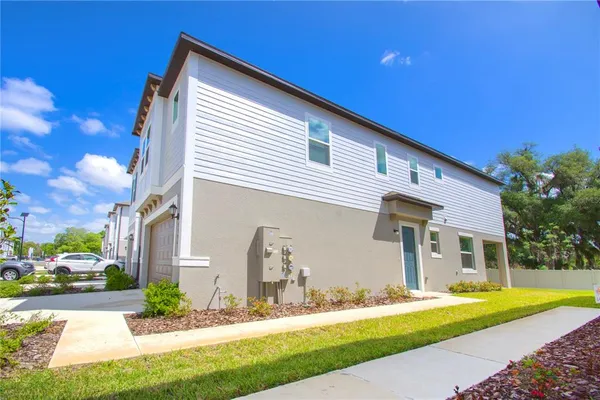 $2,300 | 3396 Lapis Lk Drive, Zephyrhills, FL 33541