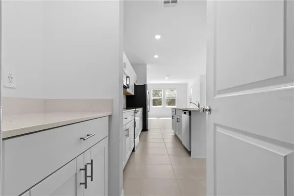 $2,300 | 3396 Lapis Lk Drive, Zephyrhills, FL 33541