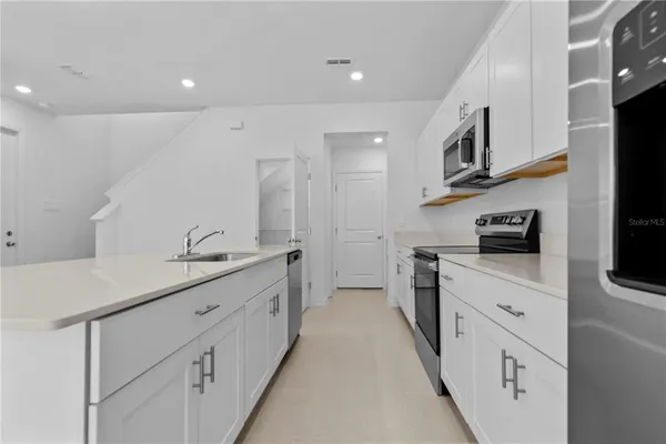 $2,300 | 3396 Lapis Lk Drive, Zephyrhills, FL 33541