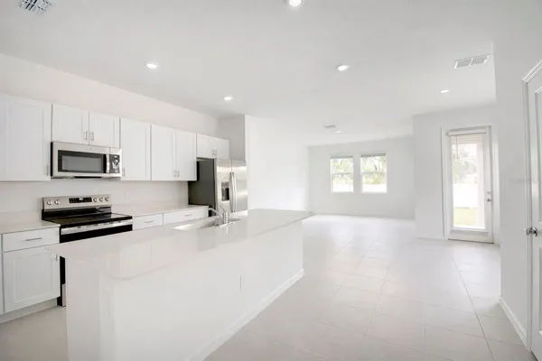 $2,300 | 3396 Lapis Lk Drive, Zephyrhills, FL 33541