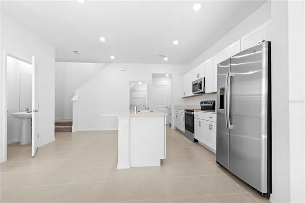 $2,300 | 3396 Lapis Lk Drive, Zephyrhills, FL 33541