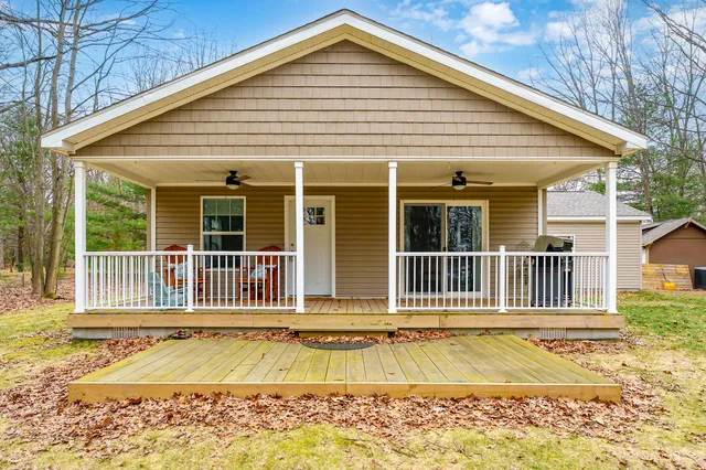 $299,999 | 8311 West Shore Drive, Grand Junction, MI 49056