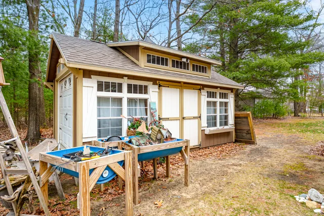 $299,999 | 8311 West Shore Drive, Grand Junction, MI 49056