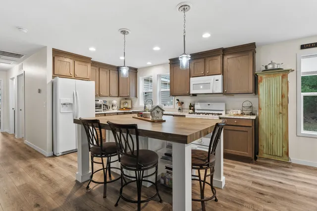 $299,999 | 8311 West Shore Drive, Grand Junction, MI 49056