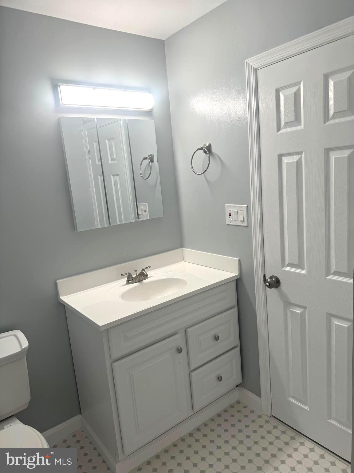 9610 McAlpine Road Silver Spring, MD 20901 - Photo 32 of 44 Hall bathroom