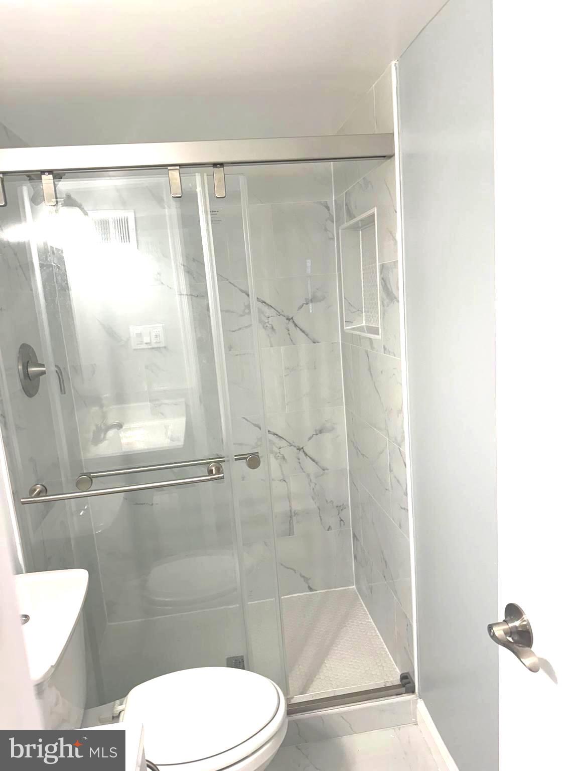9610 McAlpine Road Silver Spring, MD 20901 - Photo 35 of 44 L/L Bathroom