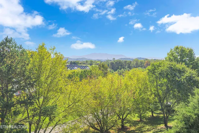 $765,000 | 1202 Foxwood Drive, Sevierville, TN 37862