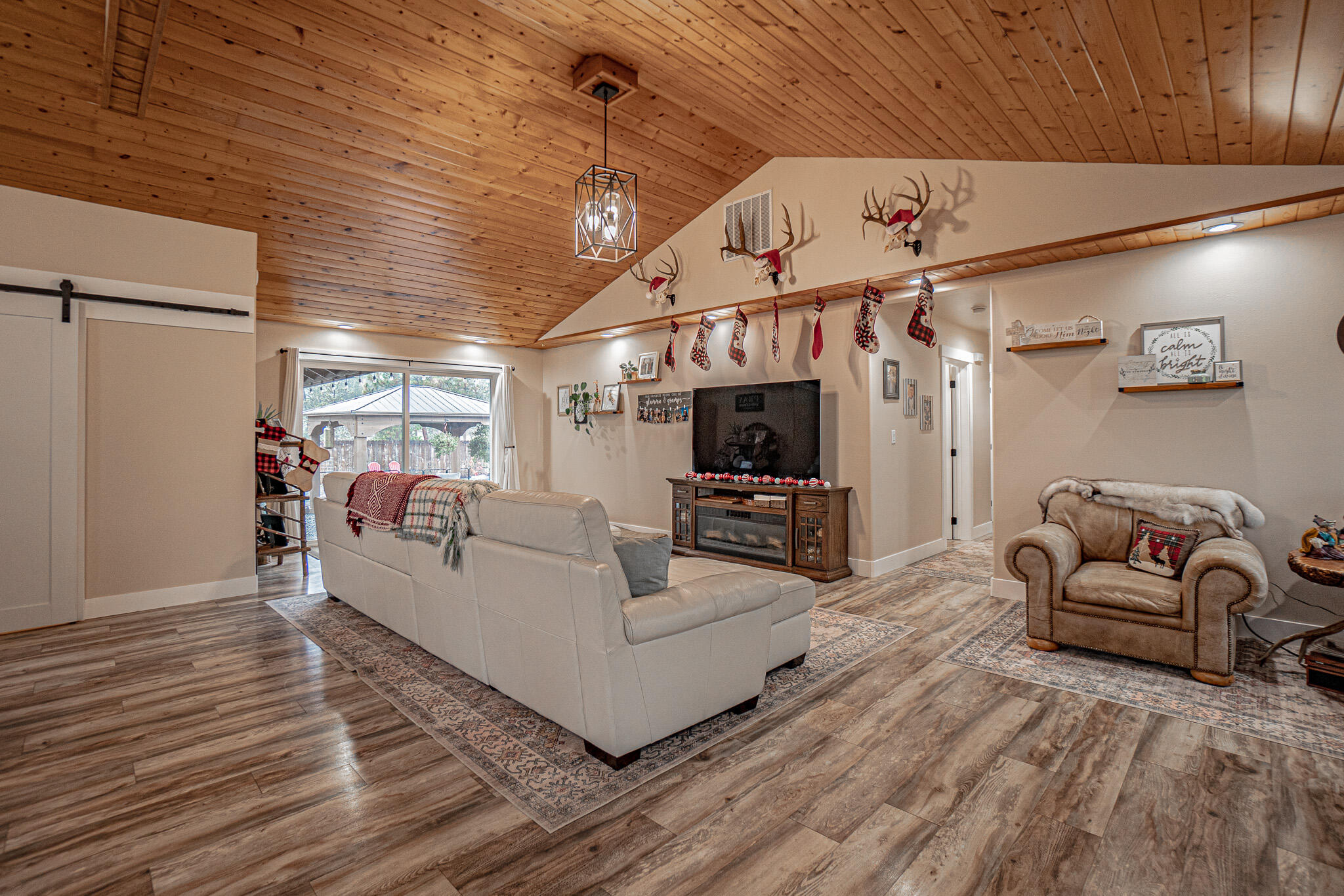 1027 Chevney Drive Shady Cove, OR 97539 - Photo 5 of 29 DSC02538-HDR