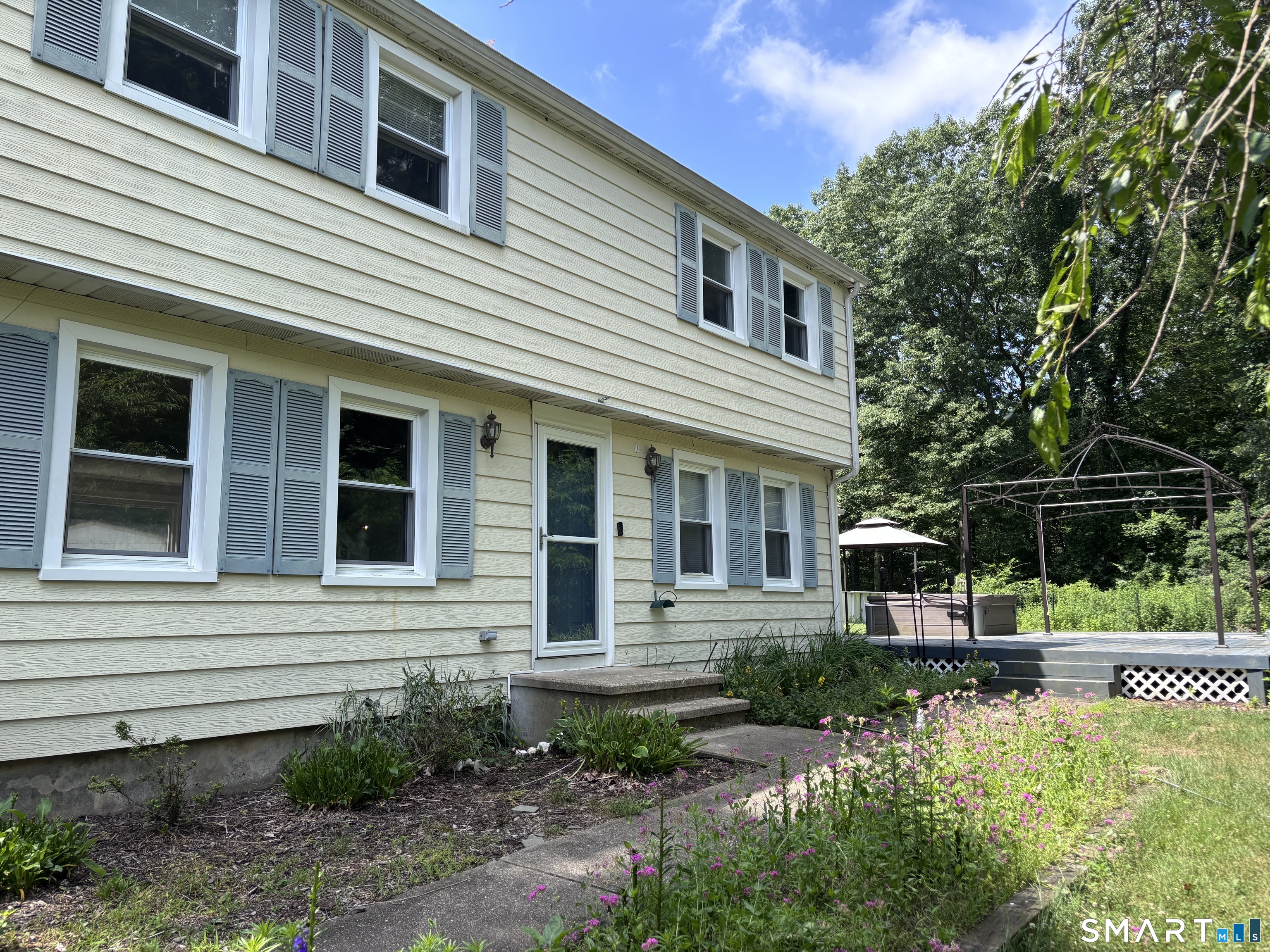 58 Roxbury Road East Lyme, CT 06357 - Photo 2 of 3