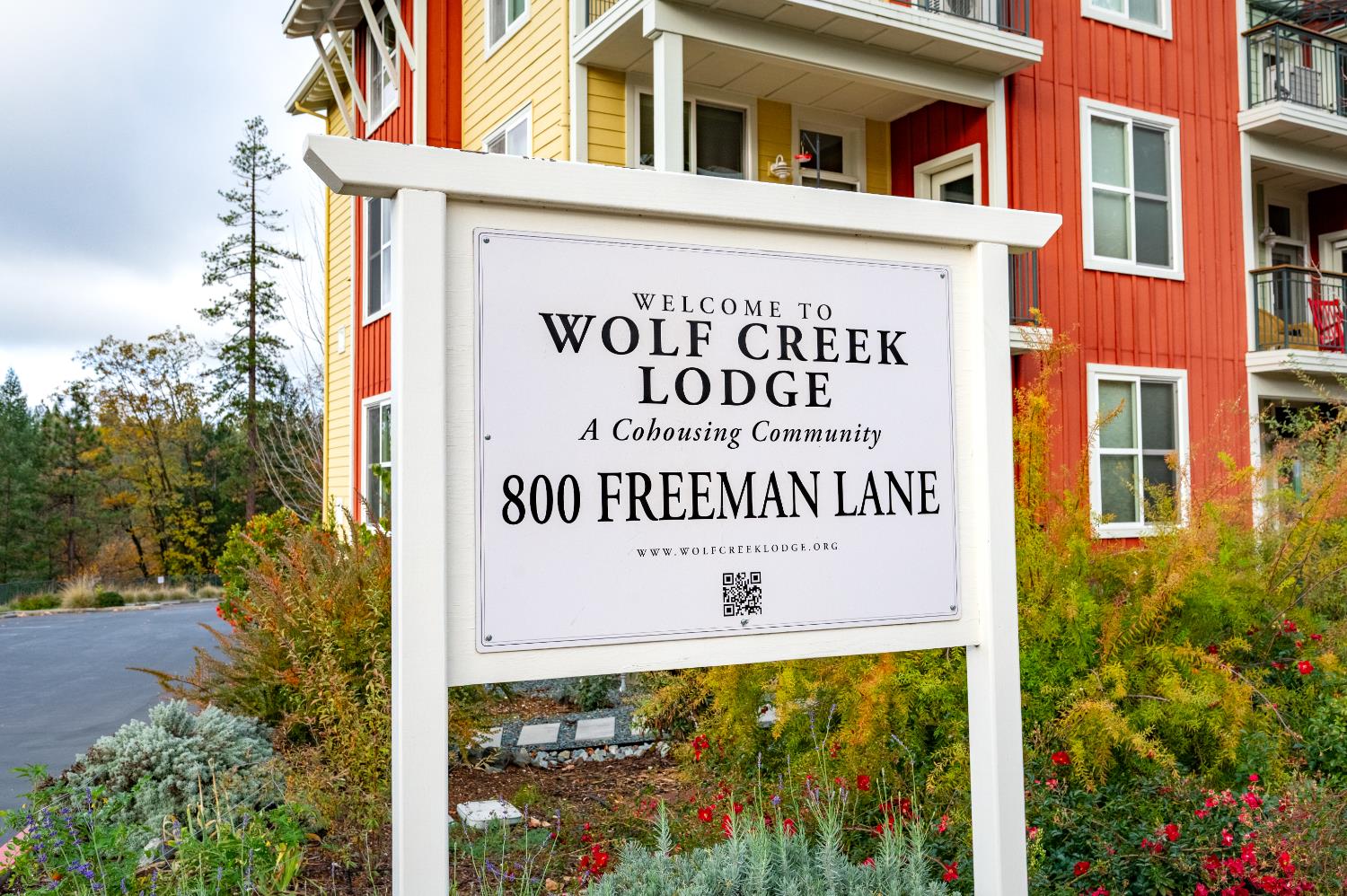 800 Freeman Lane, Unit 207 Grass Valley, CA 95949 - Photo 14 of 29 a sign on the side of a building