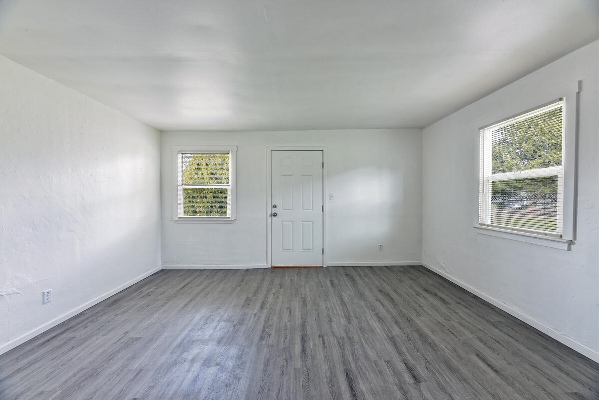 1808 Spring Street Medford, OR 97504 - Photo 12 of 49 13