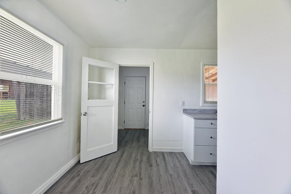 1808 Spring Street Medford, OR 97504 - Photo 13 of 49 14