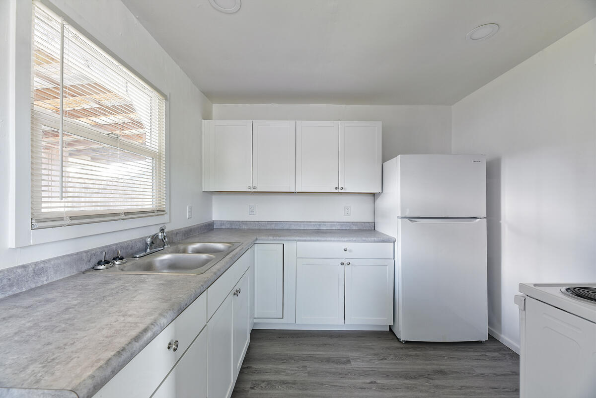 1808 Spring Street Medford, OR 97504 - Photo 14 of 49 15
