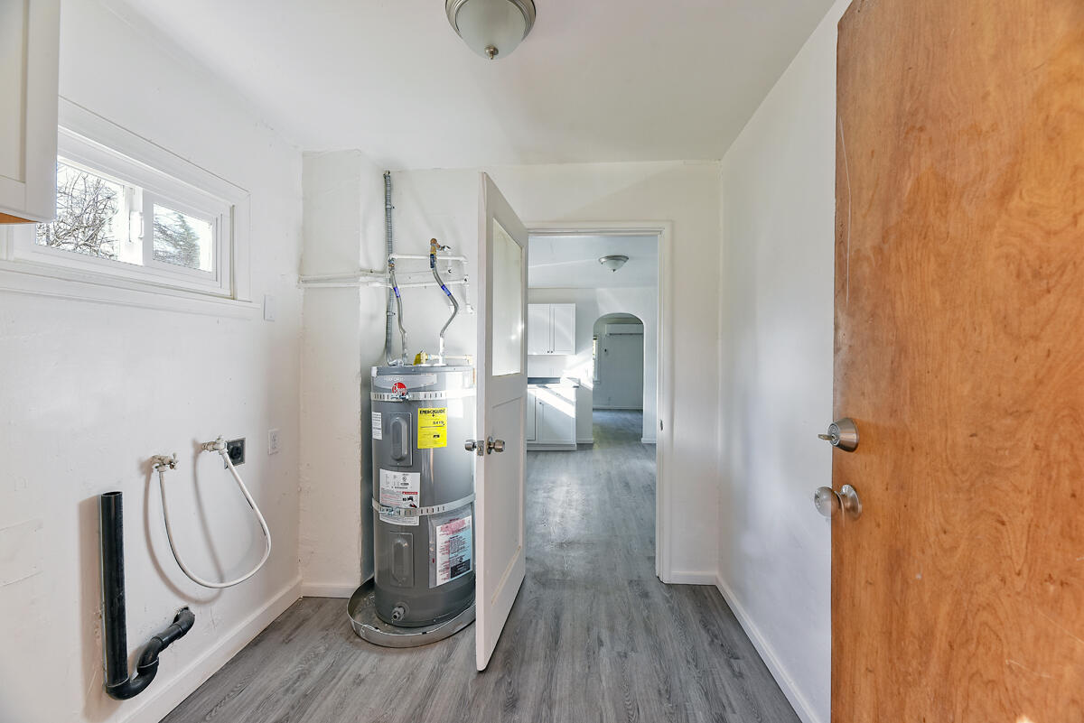 1808 Spring Street Medford, OR 97504 - Photo 17 of 49 18