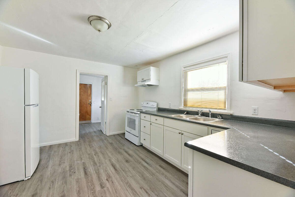 1808 Spring Street Medford, OR 97504 - Photo 19 of 49 20